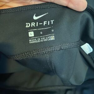 Nike women dri-FIT Capri leggings